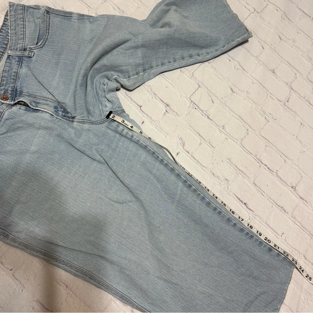 Levi’s 515 Capri Light Blue lightly distressed Denim jeans Women’s Plus size 40 - Picture 7 of 15